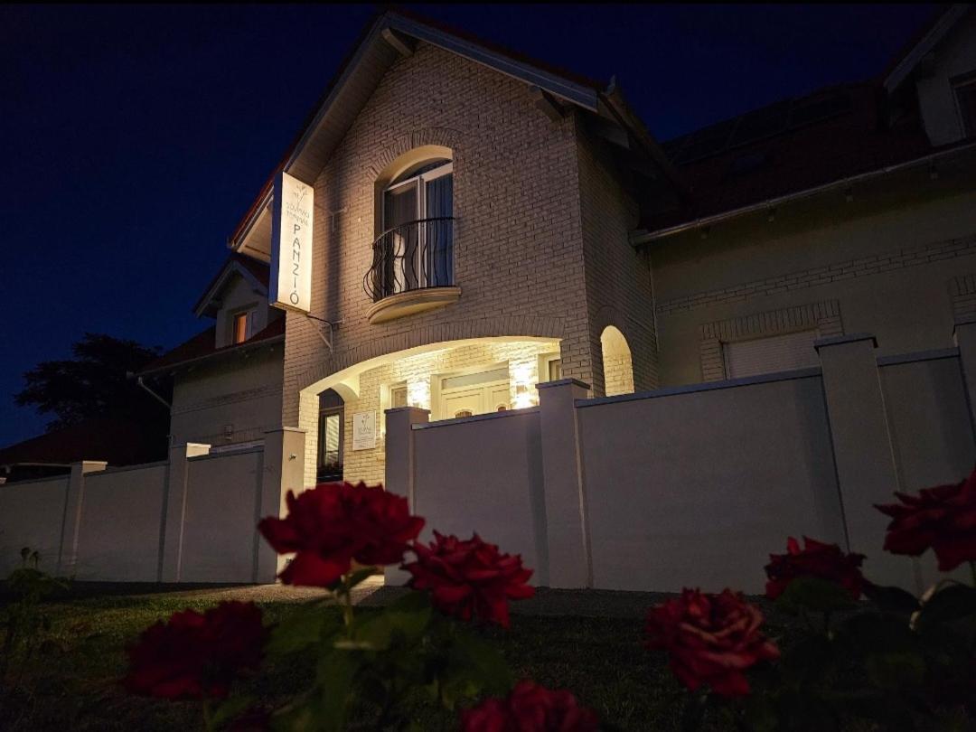 Sovirag Termal Panzio Otel Hajdúnánás Dış mekan fotoğraf